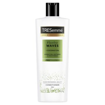 TRESemmé Flawless Waves hajbalzsam hullámos és göndör hajra 400 ml