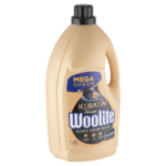 Woolite Keratin Therapy folyékony mosószer keratinnal sötét ruhákhoz 75 mosás 4,5 l